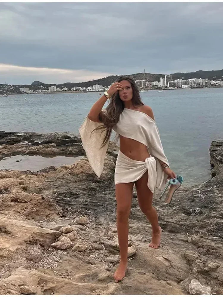 Conjunto de minifalda con hombros descubiertos